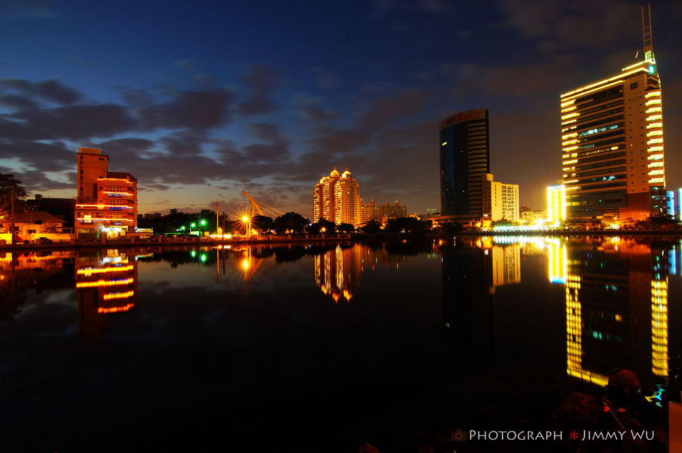 http://i.dcview.tw/gallery/201211/15f47a5fb22e8710bbe454fc94ee4db7.jpg