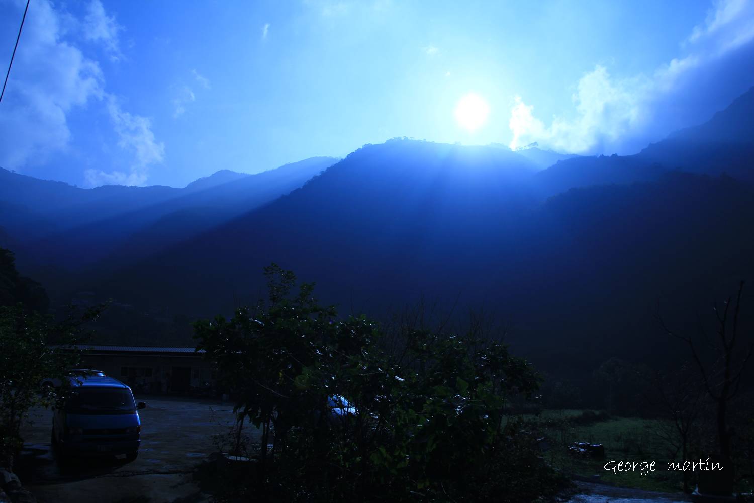 http://i.dcview.tw/gallery/201211/84cc97be39a850608bc206f06c0088b1.jpg