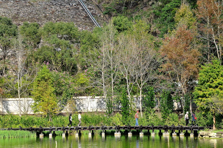http://i.dcview.tw/gallery/201212/1886660f00edc3469b42e168eaf96c8b.jpg