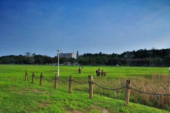 http://i.dcview.tw/gallery/201212/32796133bc5b586cc8d2688138d9d6c2.jpg