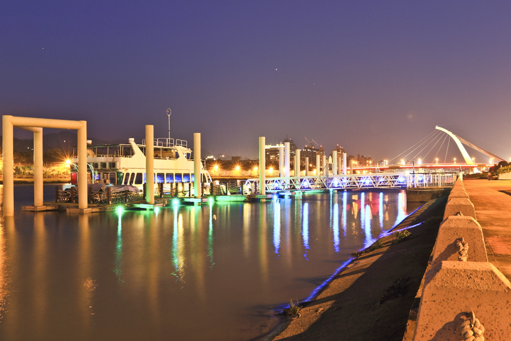 http://i.dcview.tw/gallery/201212/8007c2a9a4a63d555c5c3e2ec027277e.jpg