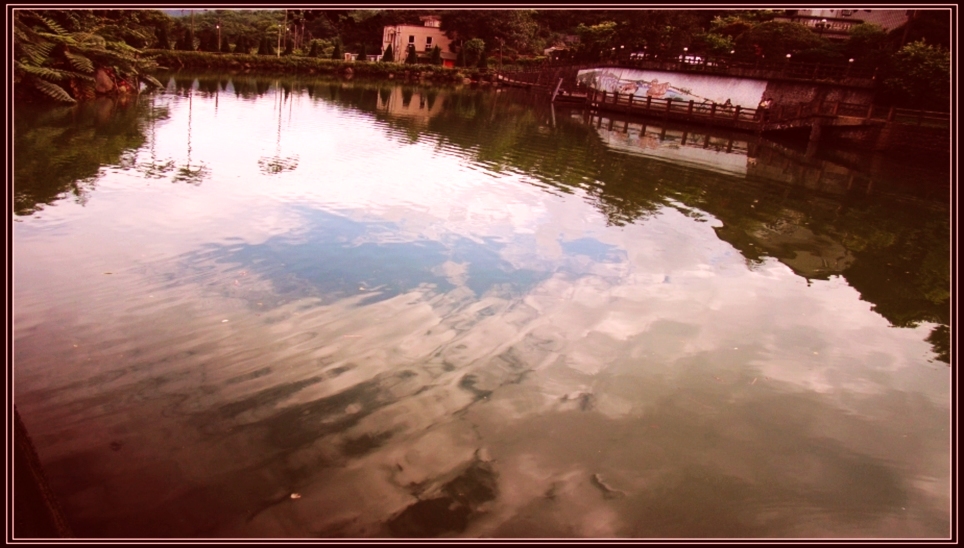 http://i.dcview.tw/gallery/201212/81cca3bc60cb8b6c1014d0a81031830a.jpg
