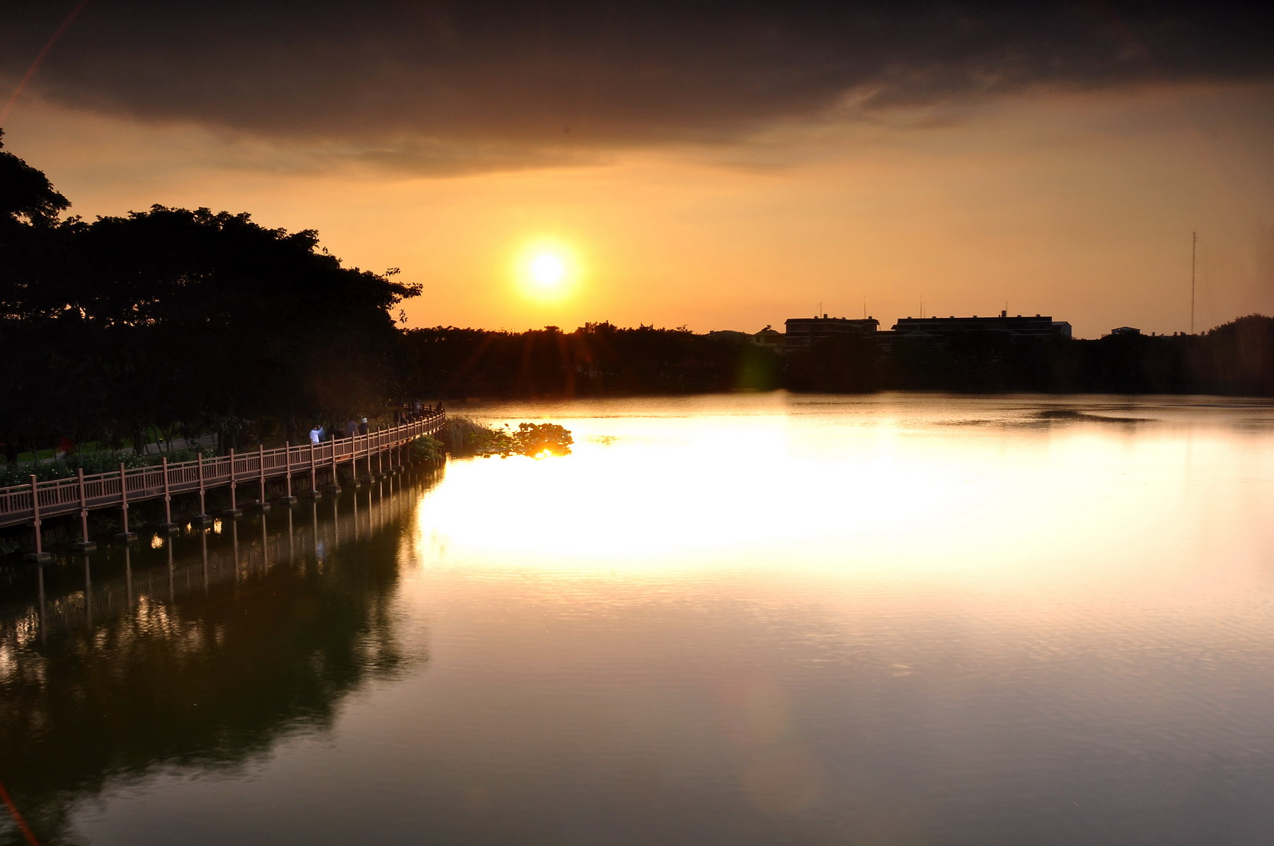 http://i.dcview.tw/gallery/201212/9c0ec47f16992528586575b2eb371a92.jpg
