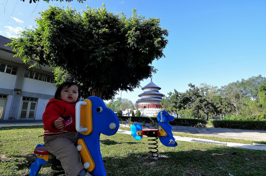 http://i.dcview.tw/gallery/201301/b142221fd29e11e5fb66a347e31effd4.jpg