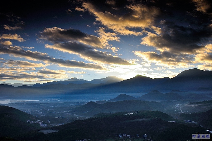 http://i.dcview.tw/gallery/201301/d68907148d1714f5aa289edb7d7c52d0.jpg