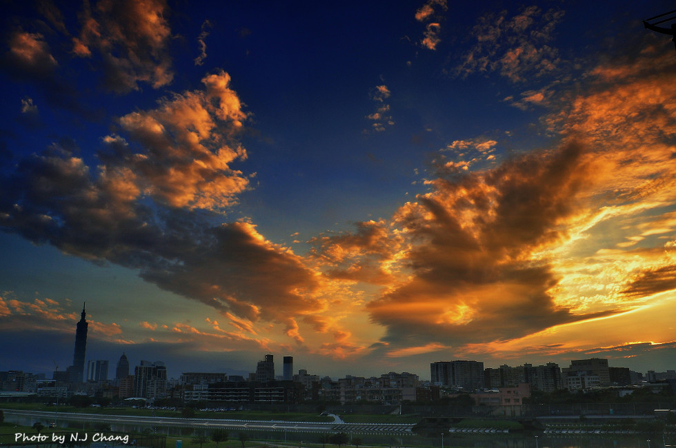 http://i.dcview.tw/gallery/201302/6ad8333fed6becbad23eb9e9d335fa57.jpg