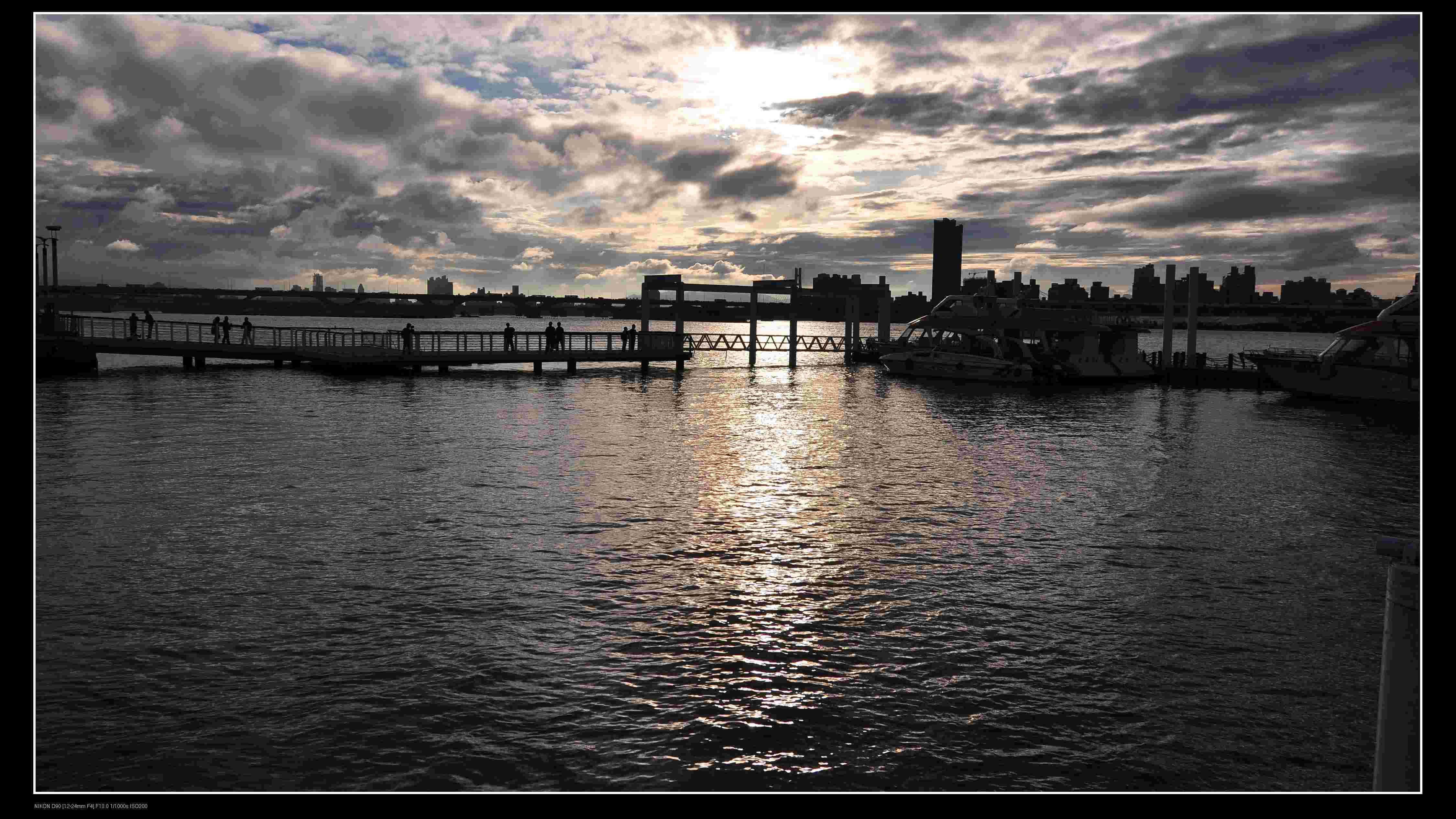 http://i.dcview.tw/gallery/201302/d8f852639f48d77bedca7f8e501bb93b.jpg
