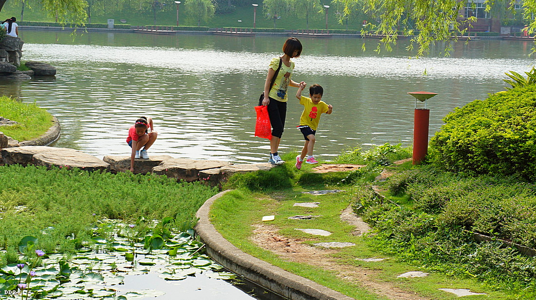 http://i.dcview.tw/gallery/201303/738723bc3848feed00562d1cc465ff67.jpg