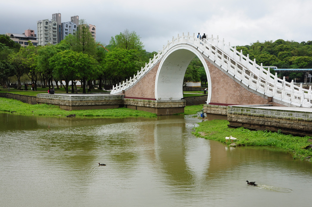 http://i.dcview.tw/gallery/201304/a256ed44718a689673af12bd8d1040da.jpg