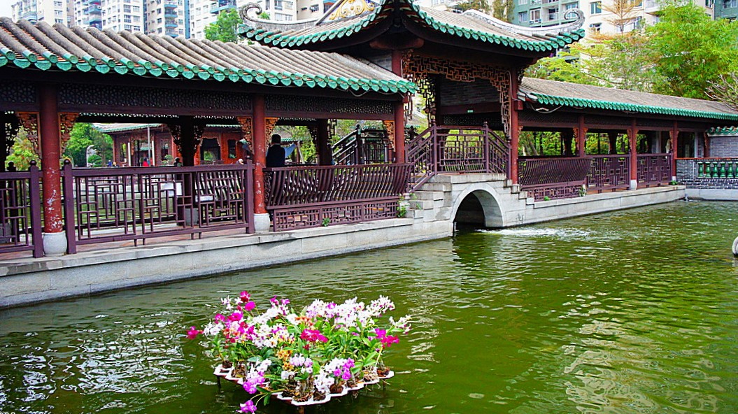 http://i.dcview.tw/gallery/201304/a738d8620908c7410f81c427503eb39f.jpg