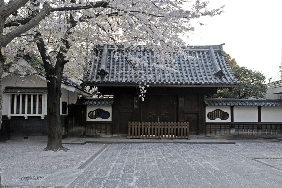 http://i.dcview.tw/gallery/201305/5d91d47e7a6147357c6a458a419f5d4d.jpg