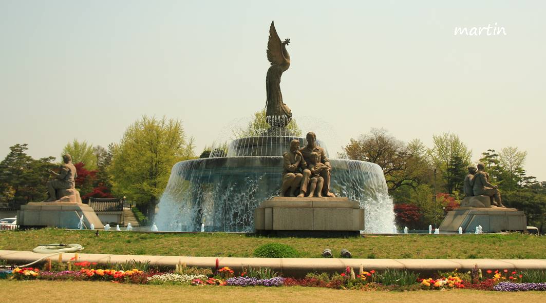 http://i.dcview.tw/gallery/201305/df732970d7a8a0aa986b345826398bfc.jpg