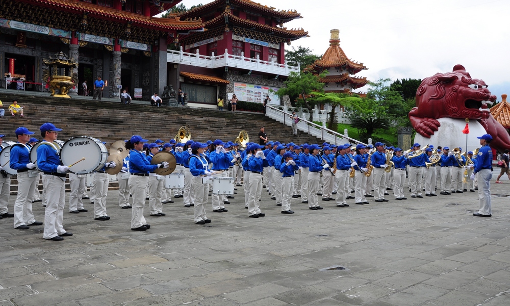 http://i.dcview.tw/gallery/201305/e8890dba2120b00a2f519c6375e5ef33.jpg