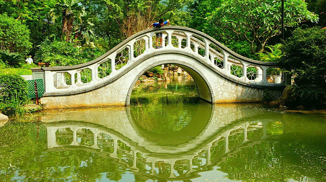 http://i.dcview.tw/gallery/201305/f1694f7b76f33d386bc321e81110ebc9.jpg