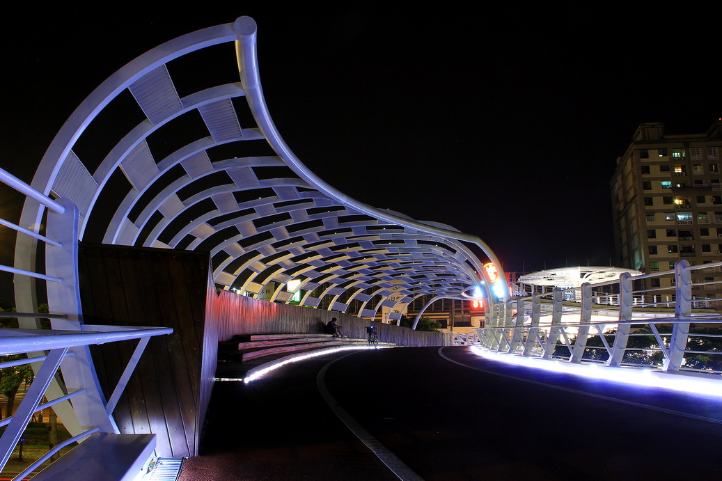 http://i.dcview.tw/gallery/201306/6dce9476a25be92a7ae40701f7274b35.jpg