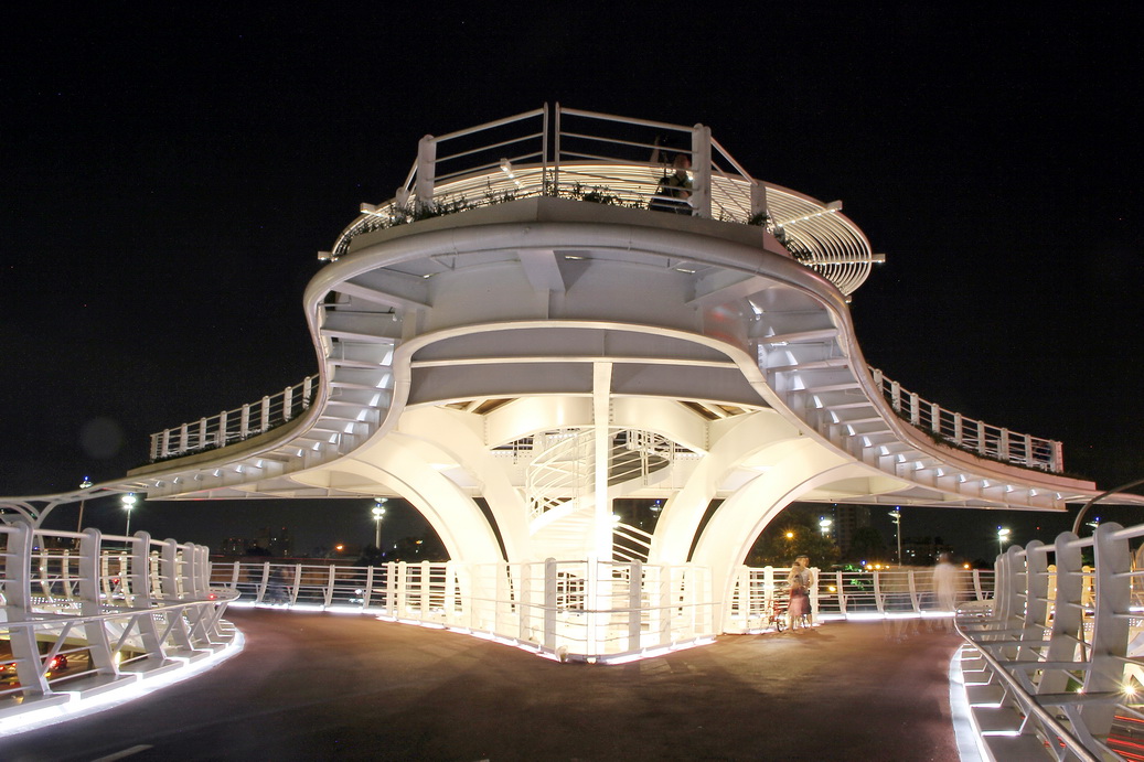 http://i.dcview.tw/gallery/201306/a86926f672aa89051a9f4e8b3a504dc3.jpg