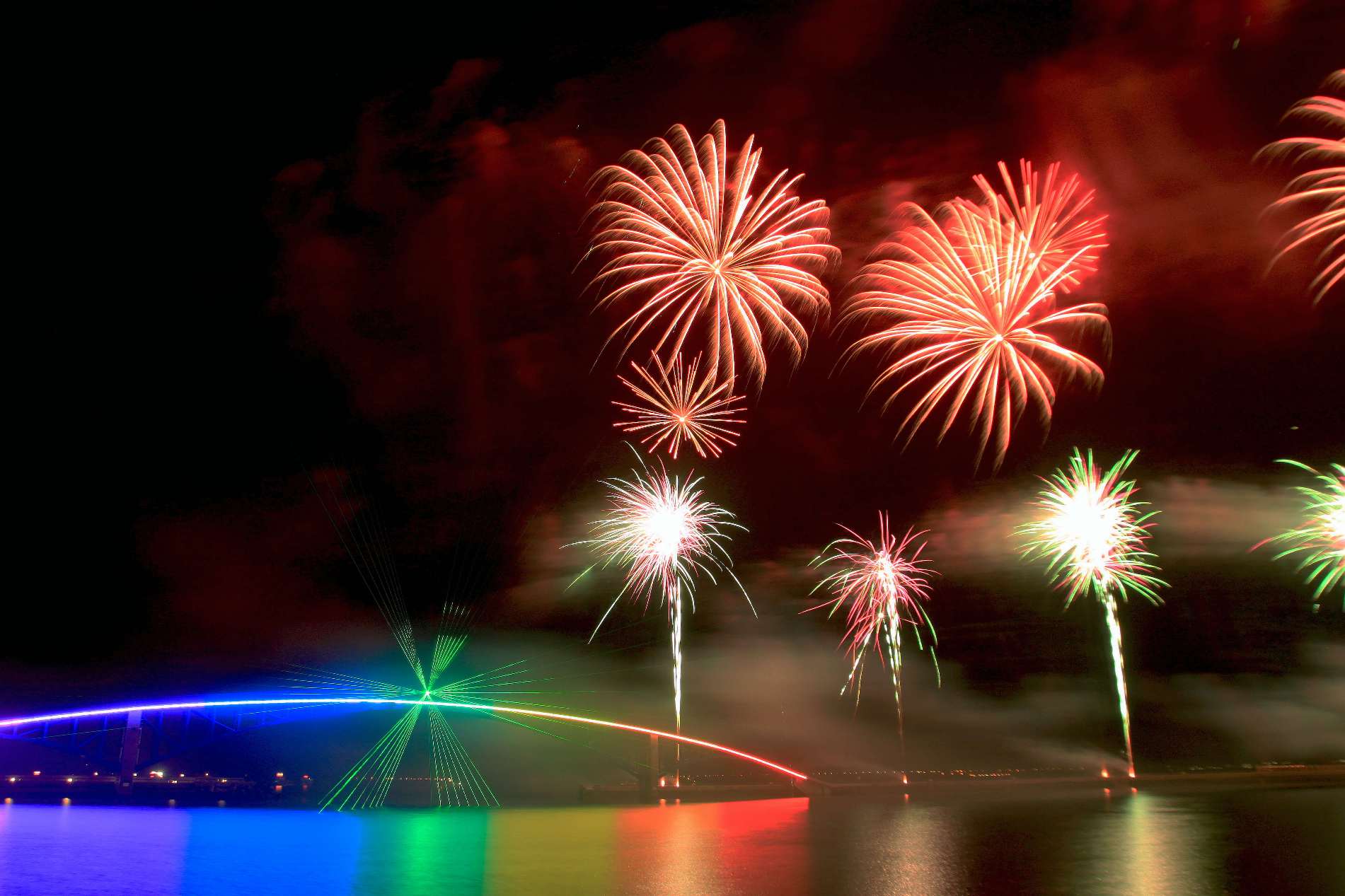 http://i.dcview.tw/gallery/201306/ba4e0d66f6e9730a2cf89d9ad7904df1.jpg