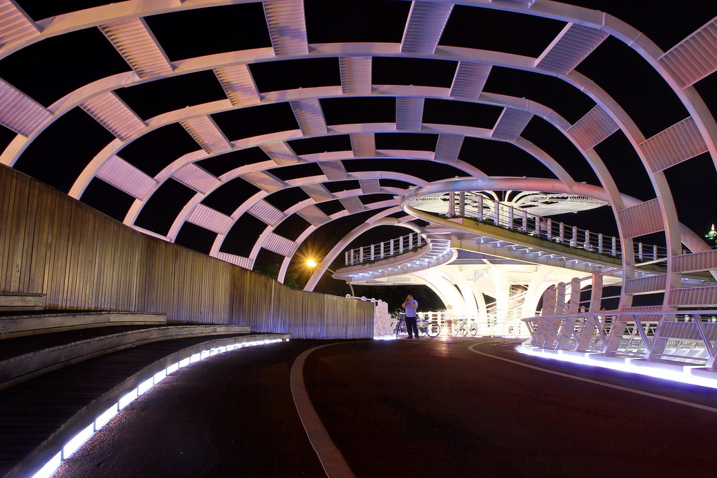 http://i.dcview.tw/gallery/201306/f63af557c602f2135c723b215c29e68f.jpg