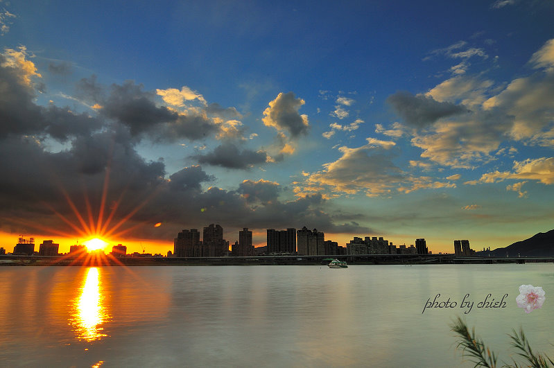 http://i.dcview.tw/gallery/201307/797dfffa49506a05cad125204d50b2df.jpg