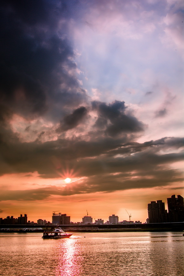 http://i.dcview.tw/gallery/201308/fb47734c5d4fe4a1fb87c73ee8e1a88d.jpg