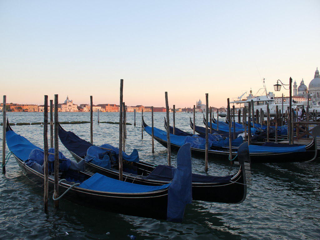 http://i.dcview.tw/gallery/201309/5cf072638d56d6343fe12fb02c600719.jpg
