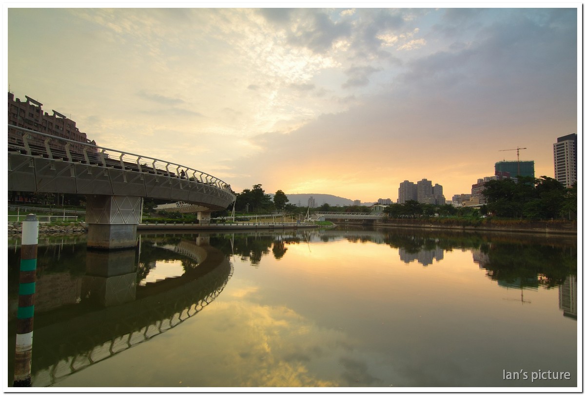 http://i.dcview.tw/gallery/201310/4145435a1209a193248866e7ce2160b0.jpg
