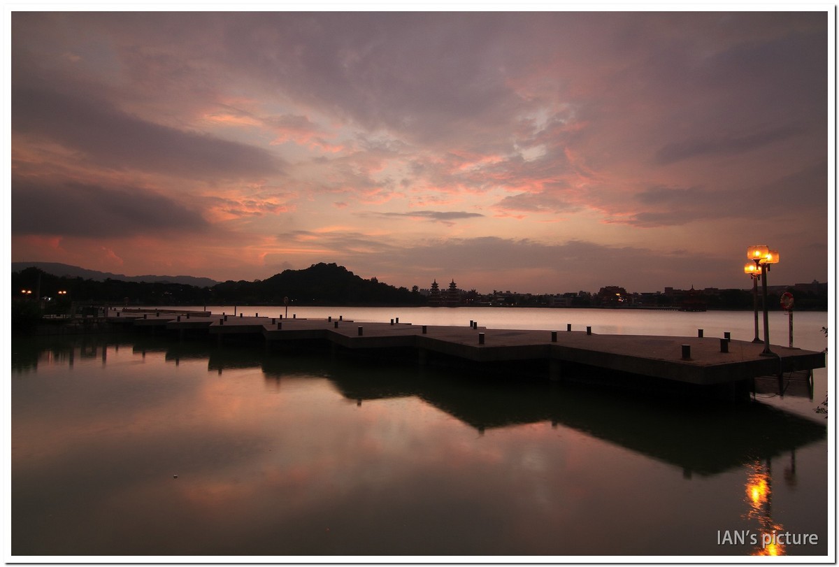 http://i.dcview.tw/gallery/201310/5b032e4c3d61bdf58be9c27ada759c1d.jpg