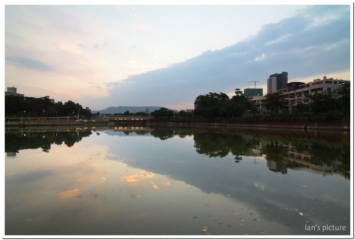 http://i.dcview.tw/gallery/201310/8c75c8354b6f62d6c5d9cb1e80cce616.jpg