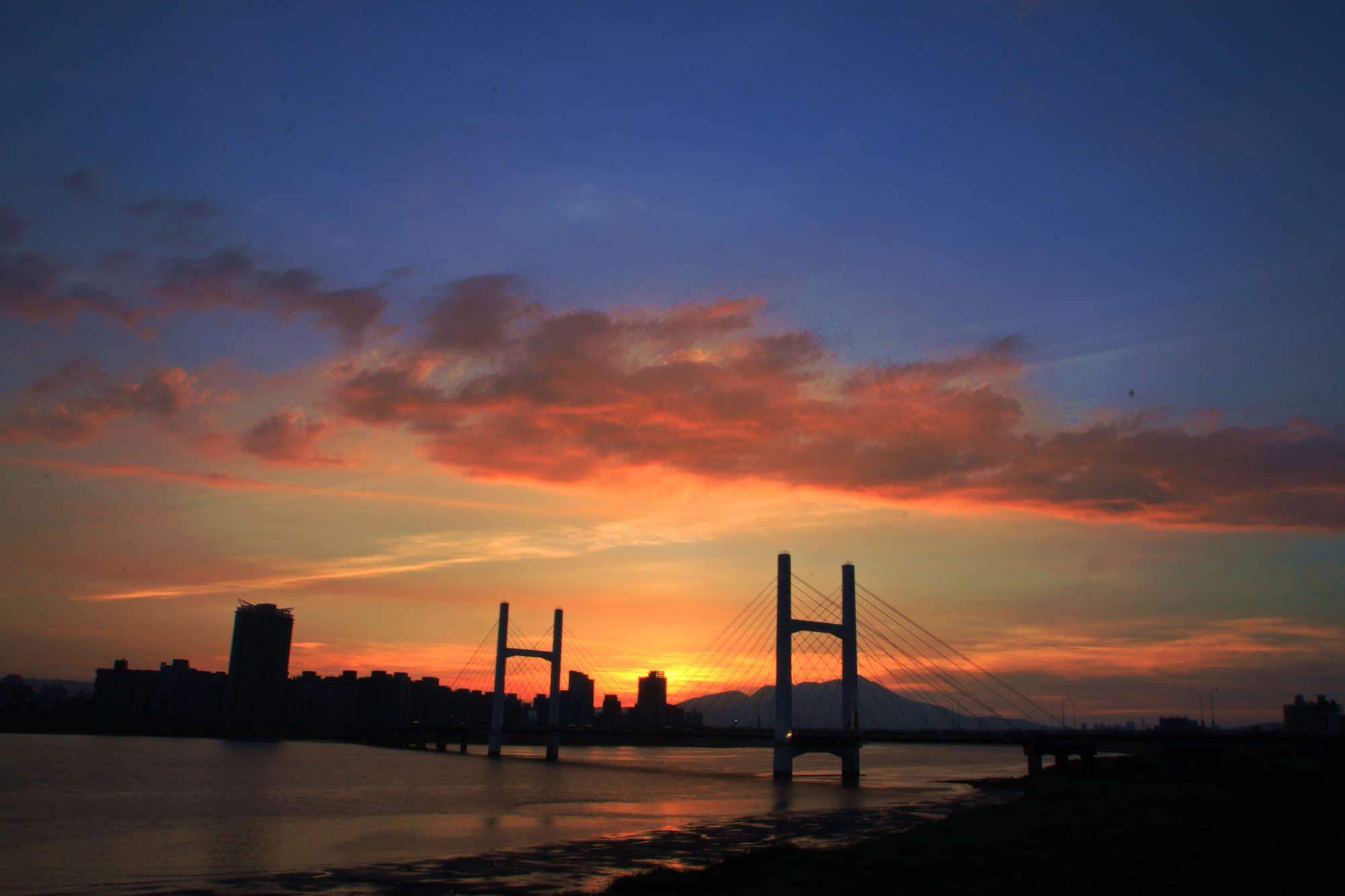 http://i.dcview.tw/gallery/201311/63c8c7f41f4e6e0d30e3631ca23de7be.jpg