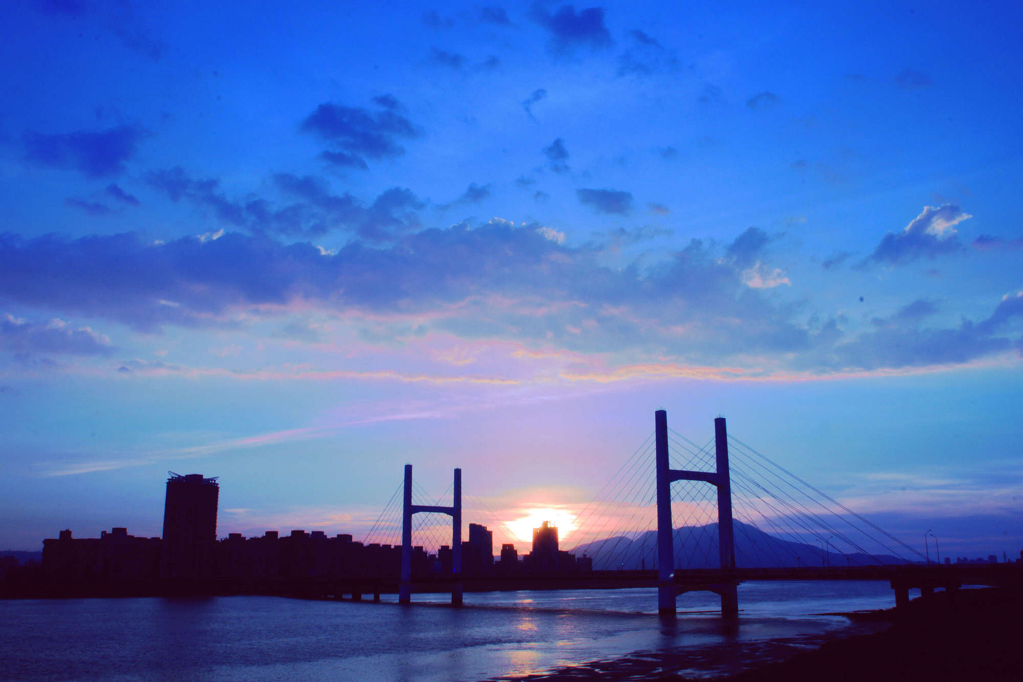 http://i.dcview.tw/gallery/201311/e884b550676a0254b5d00cb2a132a57e.jpg