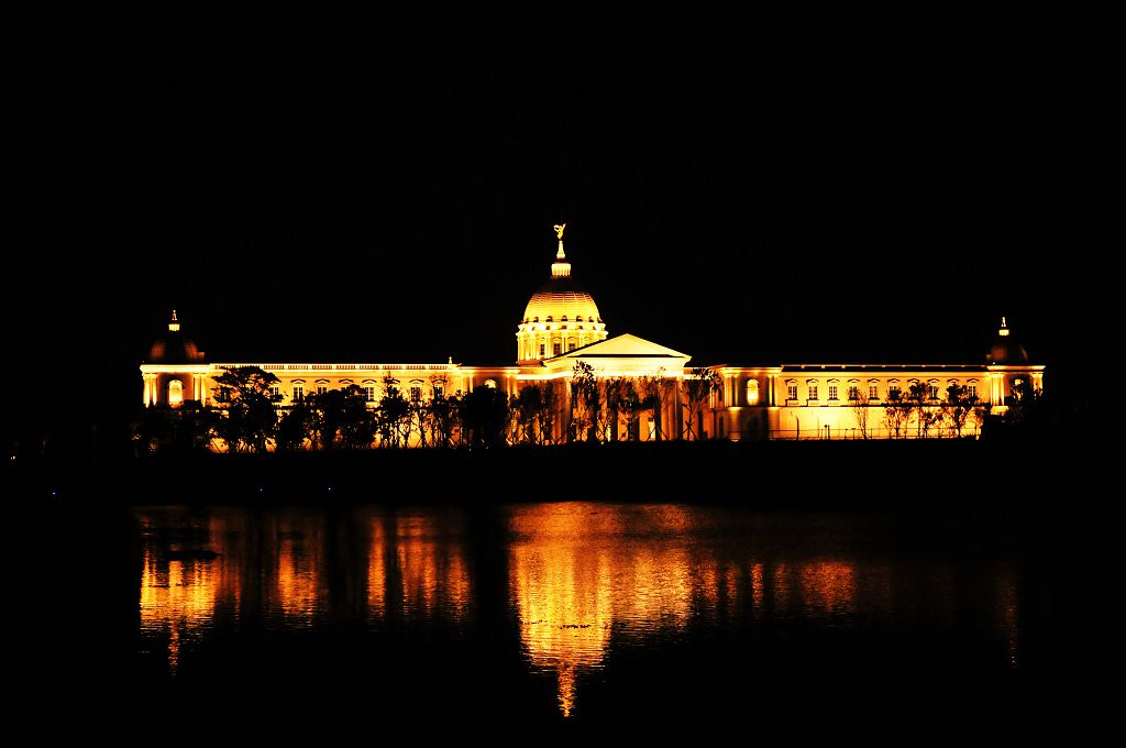 http://i.dcview.tw/gallery/201312/72536fb6984a058b3f30efaaa82f8e3b.jpg