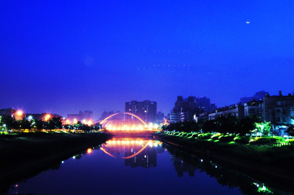 http://i.dcview.tw/gallery/201401/170fd4efd60bfb587f0026153b2b15f4.jpg