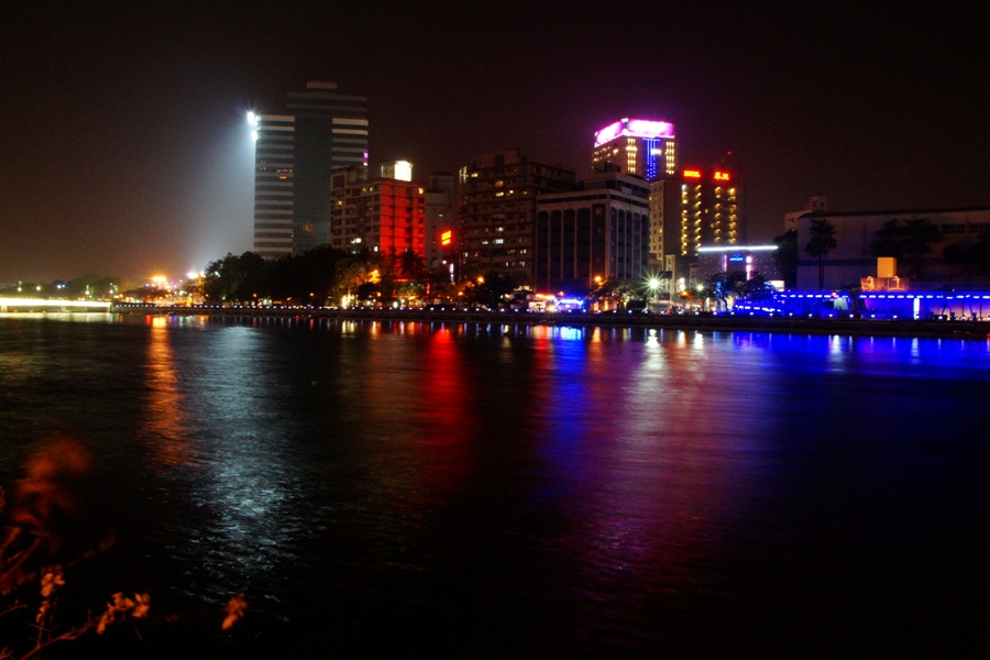 http://i.dcview.tw/gallery/201403/fba8475d48274255e21d7f248aac3b45.jpg