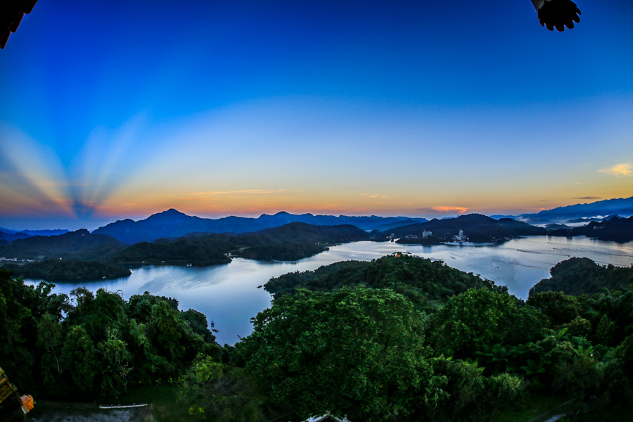 http://i.dcview.tw/gallery/201408/6d0eb847a017f491a07d01aedcd41836.jpg