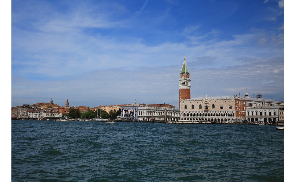 http://i.dcview.tw/gallery/201409/dcabad2d0b491612d4364f9c1aff179c.jpg