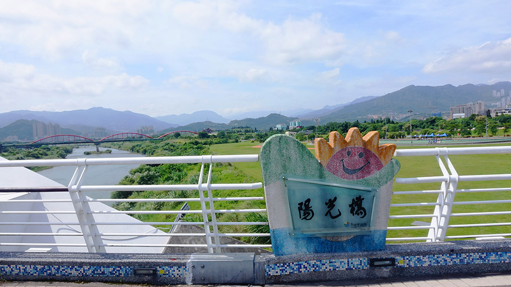 http://i.dcview.tw/gallery/201506/34e081b892e53bd736364a370c3bc39f.jpg